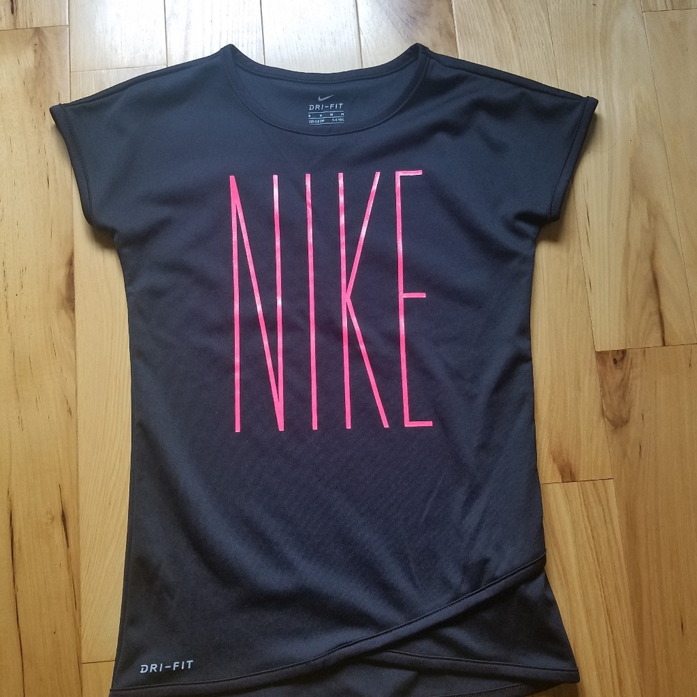 Girls Nike shirt